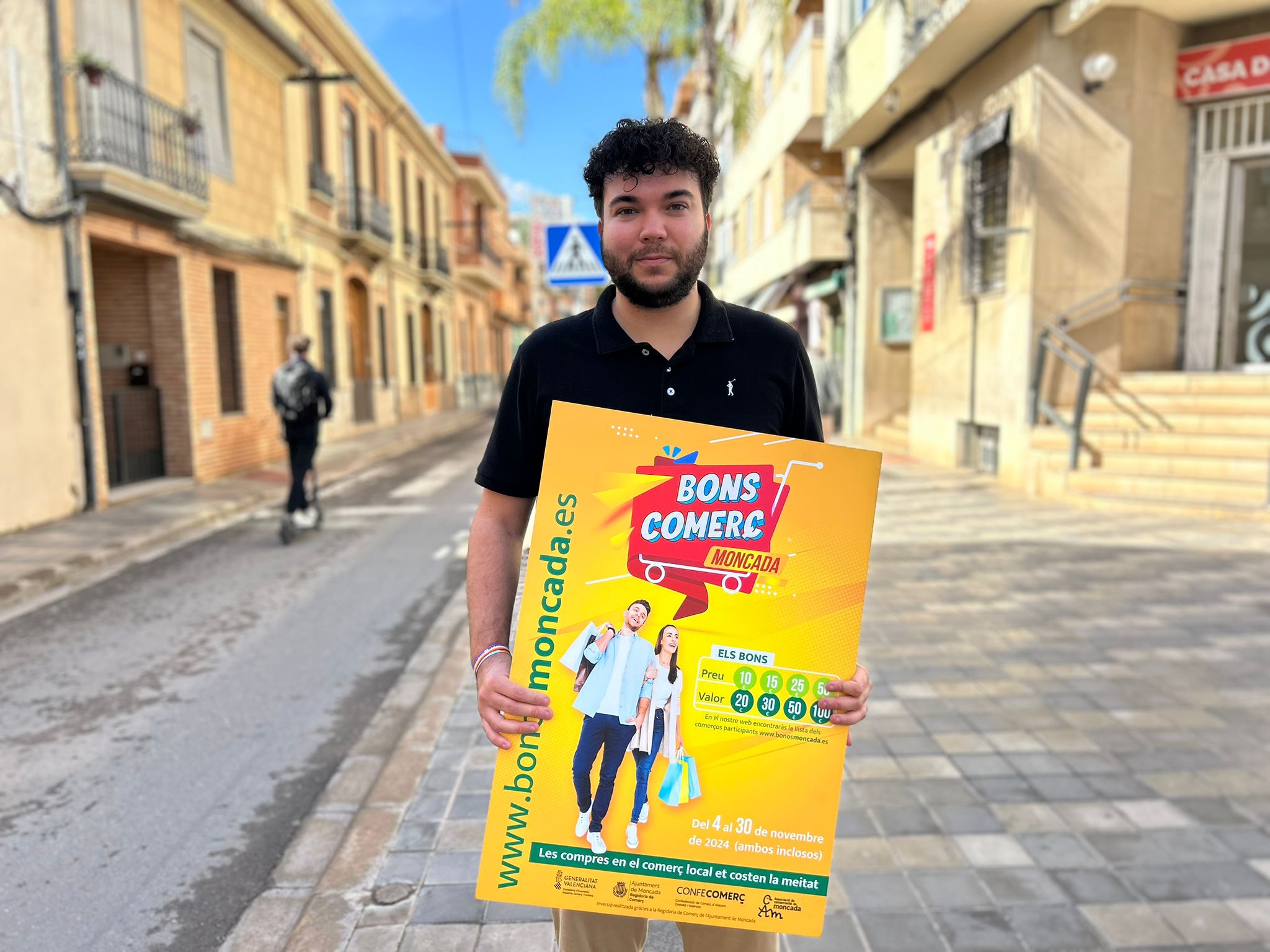 Álvaro Gonzalvo, vicealcalde i regidor de Comerç: “com l’any passat, els bons per al comerç de Montcada continuen sent un èxit rotund en favor del comerç local” Els veïns poden fer ús dels bons als comerços fins al pròxim 30 de novembre