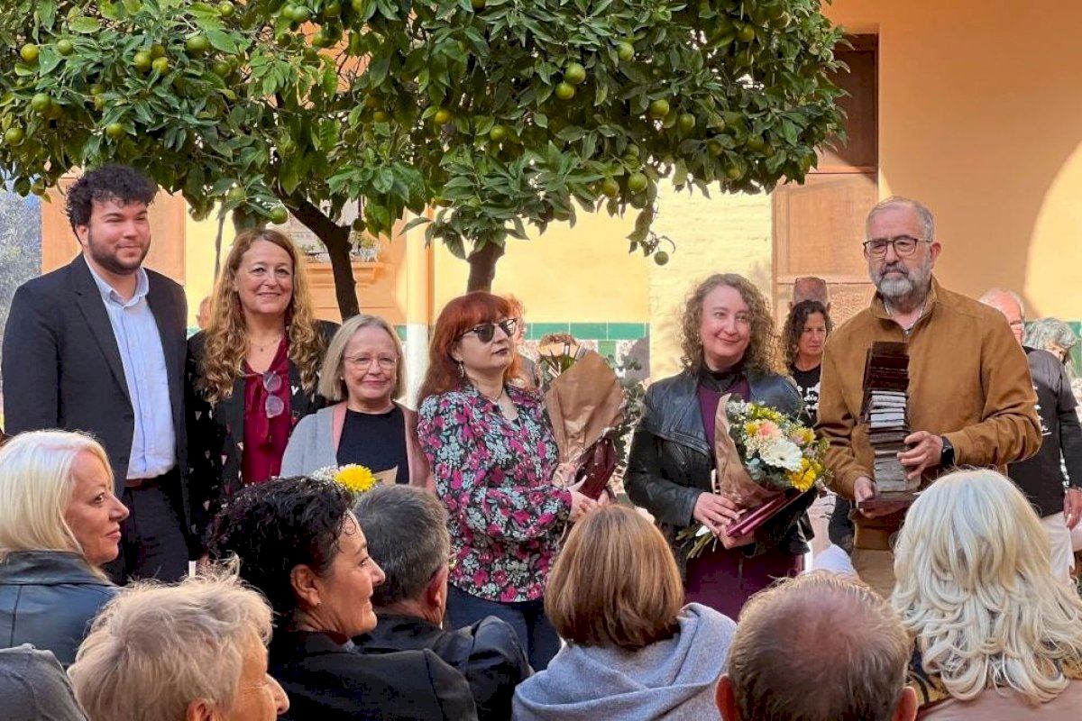 Montcada ha viscut una setmana plena d'activitats amb la celebració de la II Setmana de la Llengua, que ha tingut lloc del 15 al 24 de novembre, i que s’ha consolidat com un referent en la defensa, promoció i ús del valencià. Anna Gascó, regidora de Promoció Lingüística, ha destacat l'èxit de la iniciativa malgrat les limitacions provocades per la DANA: “Tot i haver reduït el format i no poder comptar amb la Plaça del Llibre, hem mantingut una programació valenta i completa, amb activitats de gran nivell que han convertit Montcada en un epicentre lingüístic i cultural i hem volgut dedicar-la als afectats per la DANA, germans de llengua .”